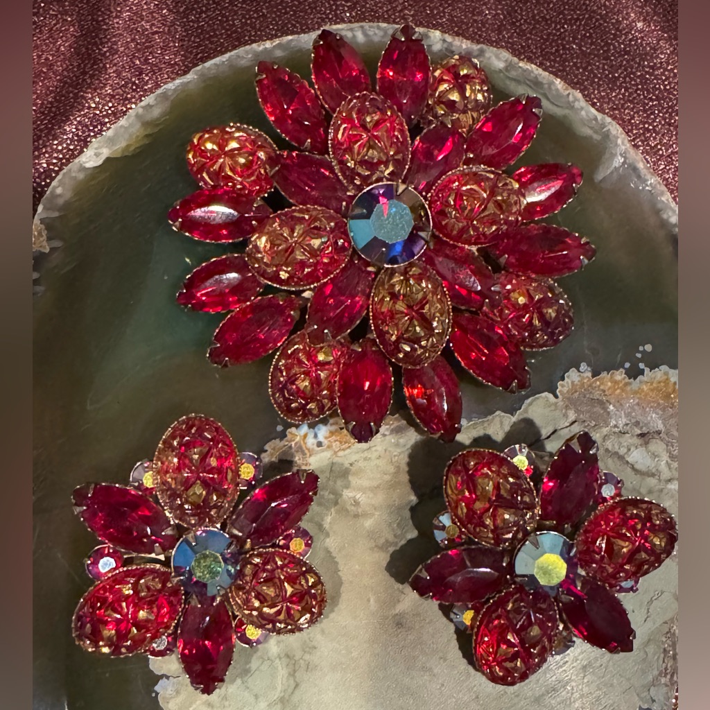 Judy Lee Glass Molded Glass Red And Gold Navettes Set 149$